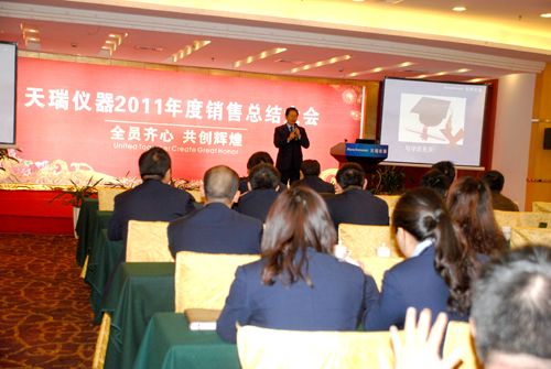 ���³����ٹ�ʿ���ۻᱨ��